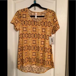 NWT Lularoe Classic T